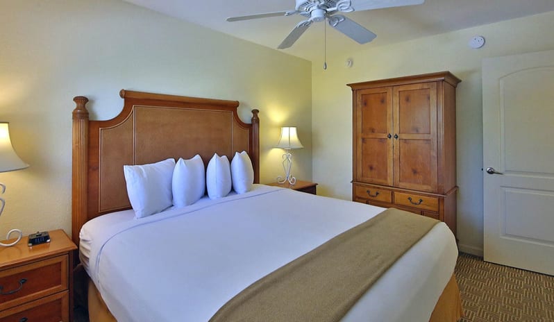 Sanibel Inn - Suite Bedroom_001